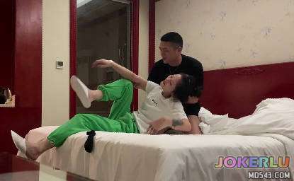  绿裤子的小少妇 泰迪